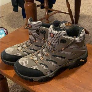 Merrell gore-tex hiking boot. Worn once.